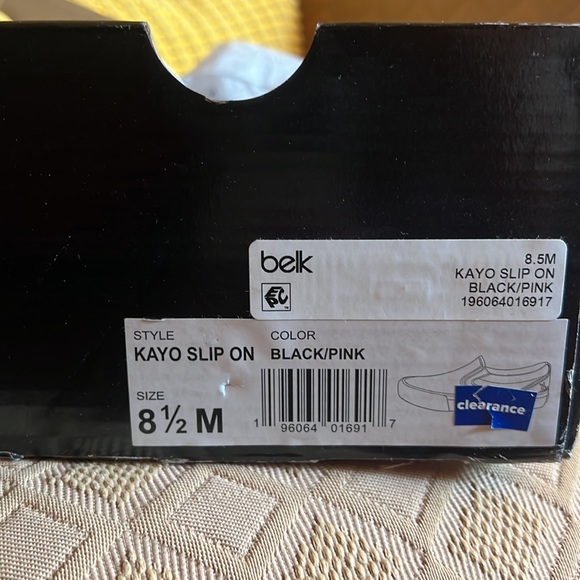 New in box-Hurley slip-on 8.5 - Picture 2 of 6